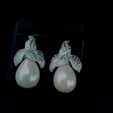 Glisten Pearl Earrings