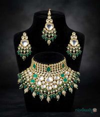 Emerald Green Kundan Bridal Choker Set with Earrings and Maang Tikka | Niyoush