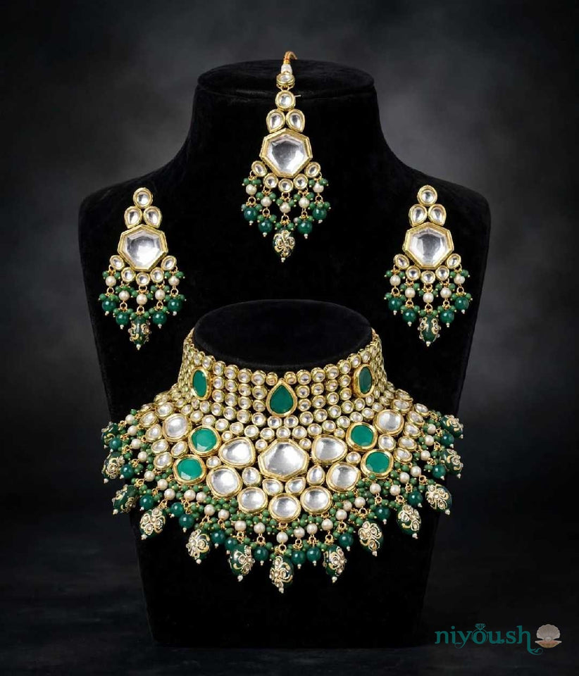 Emerald Green Kundan Bridal Choker Set with Earrings and Maang Tikka | Niyoush
