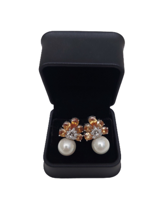Glimmer Pearl Studs