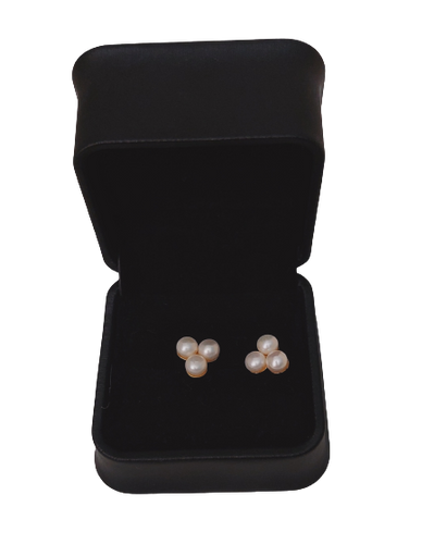 Ms Minimalist Pearl Studs