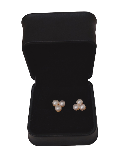 Ms Minimalist Pearl Studs