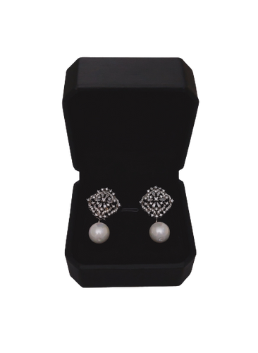 Pearly White Earrings