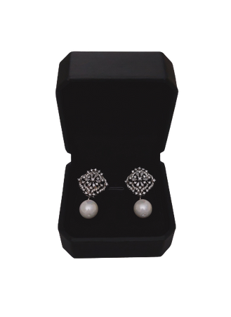 Pearly White Earrings